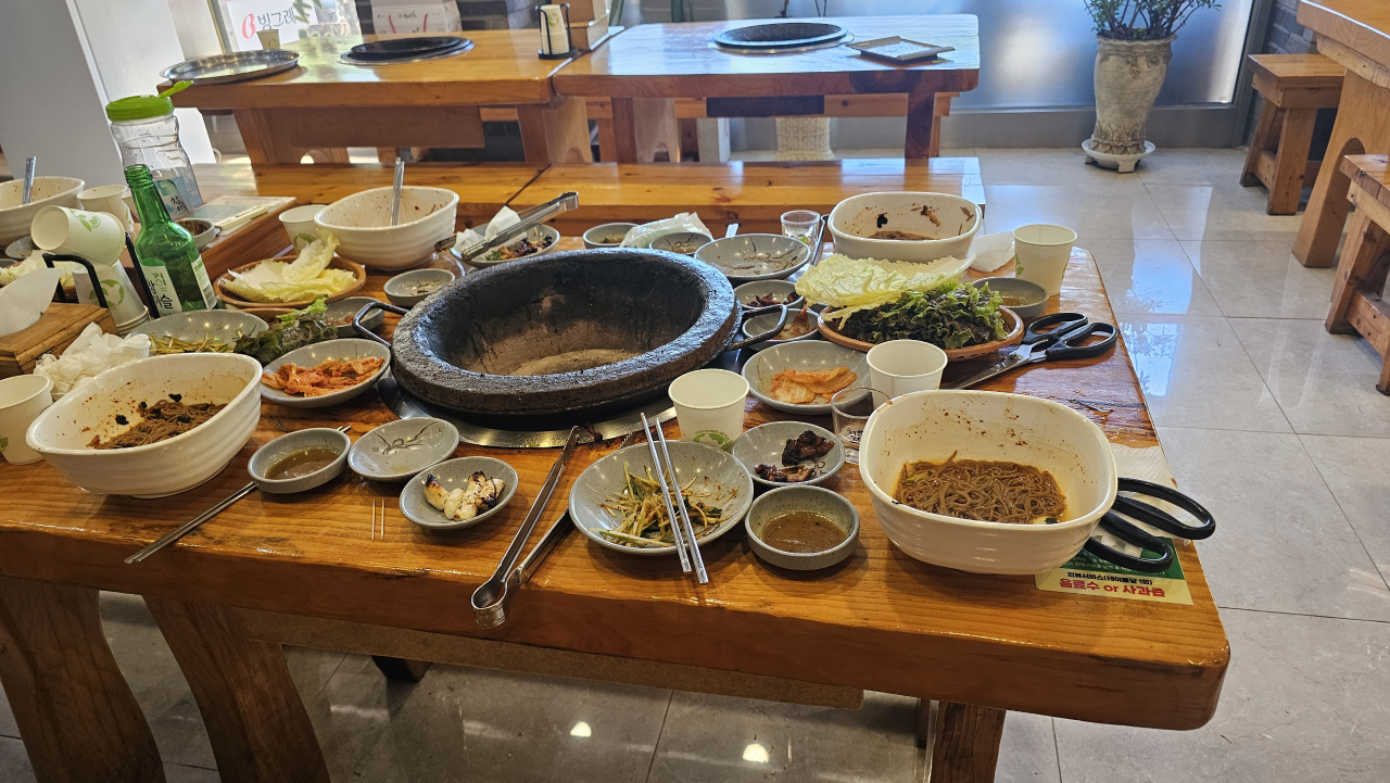 Iyeonggeunsutbuldakgalbi (이영근숯불닭갈비) 3