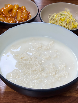 Haekong sondububapsang (해콩 손두부밥상) 3