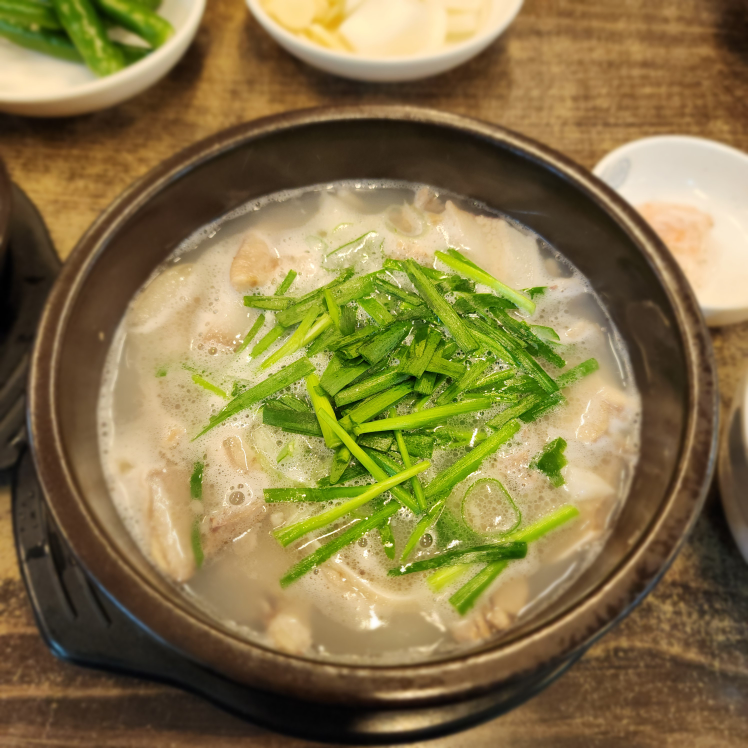 Neungseodwaejigukbap 4