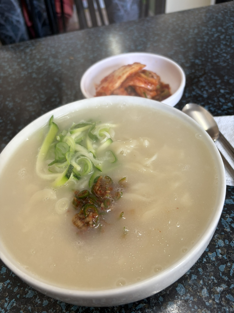 명동손칼국수 대표 사진
