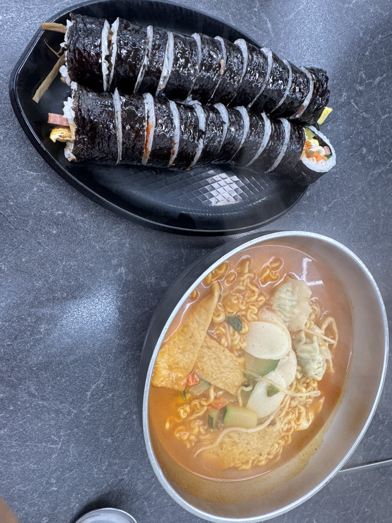 Dadeurigimbapcheonguk (다드리김밥천국) 2