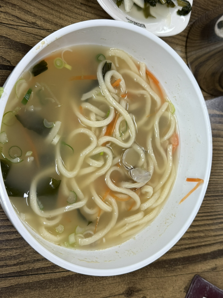 Chamsaranghaemulkalguksu (참사랑해물칼국수) 1