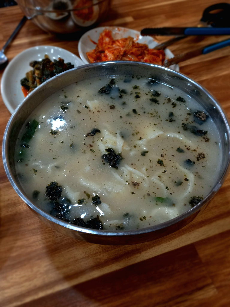 Yetnalsonkalguksu (옛날손칼국수) 3