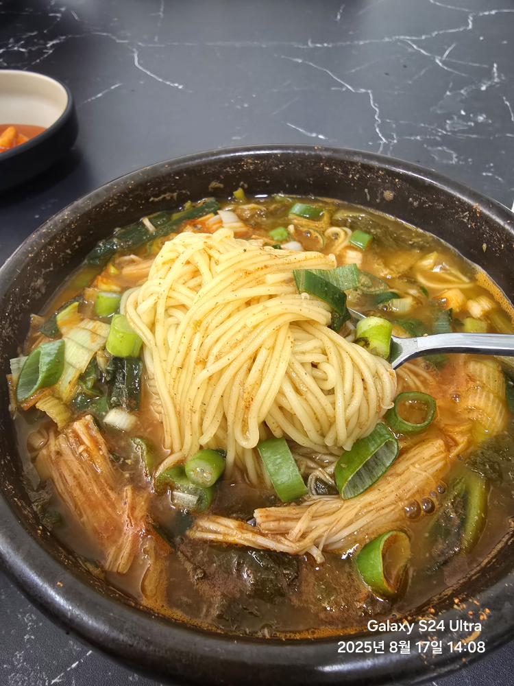 Daebakjjin jangeoguksu (대박찐 장어국수) 1