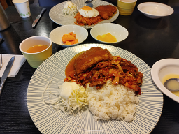 Haengundonkkaseujigi (행운돈까스지기) 3