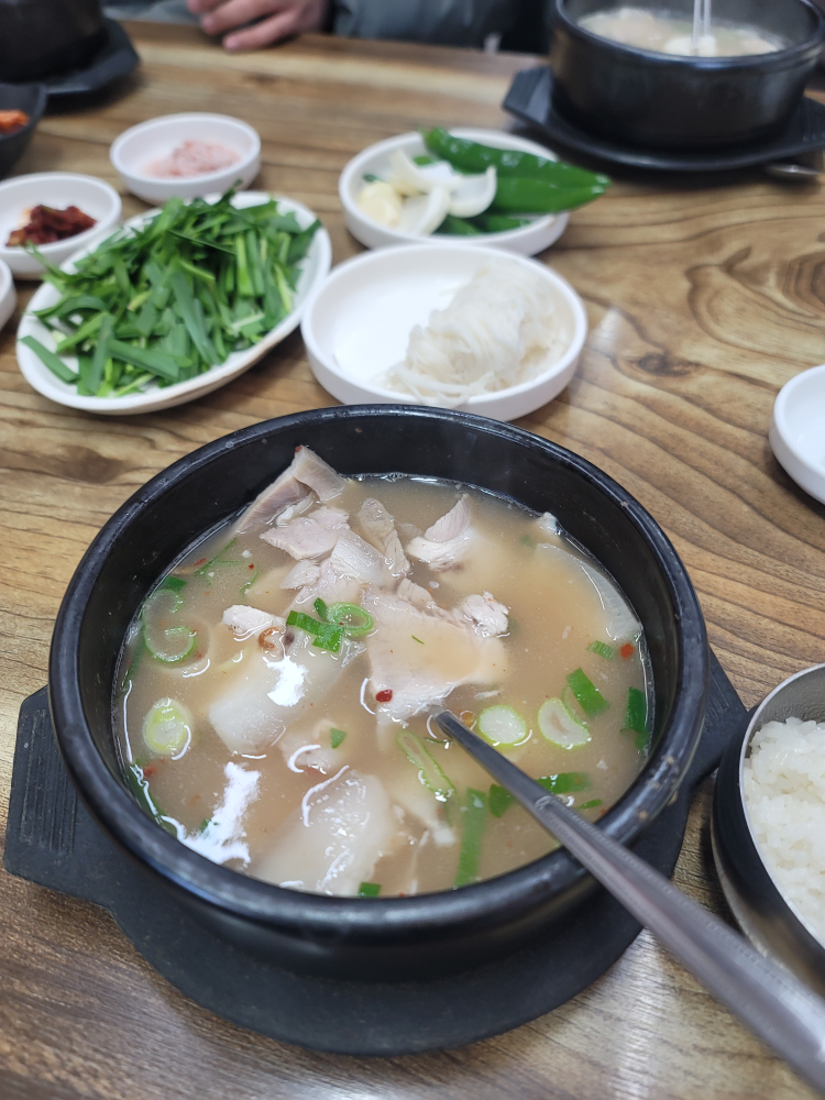 덕이네돼지국밥 2