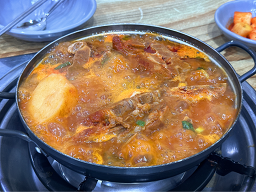 Halmeonigamjatangjeonmunjeom (할머니감자탕전문점) 1