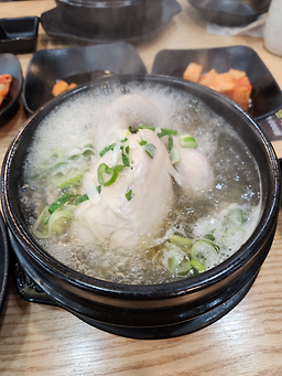 Bongasamgyetang (본가삼계탕) 3