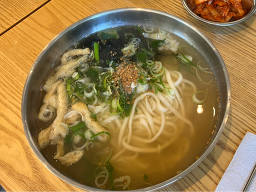 Eolkeunikalguksu (얼큰이칼국수) 1