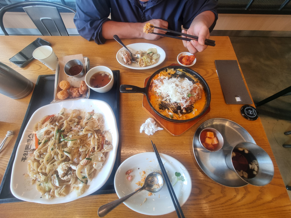 Hongikdonkkaseu (홍익돈까스) 1