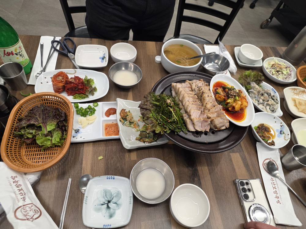 Seosanbossamjokbal (서산보쌈족발) 2
