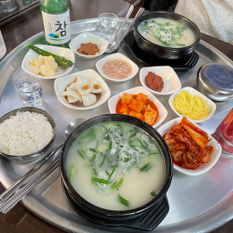 Pyeonghwadwaejigukbap 1