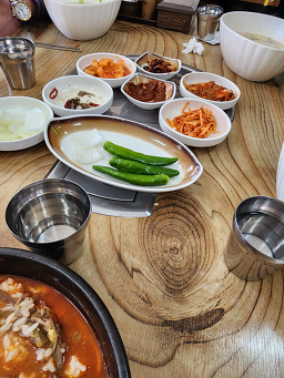 Gimganegamasotgomtang (김가네가마솥곰탕) 3