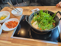 Deungchonsyabeukalguksu (등촌샤브칼국수) 1