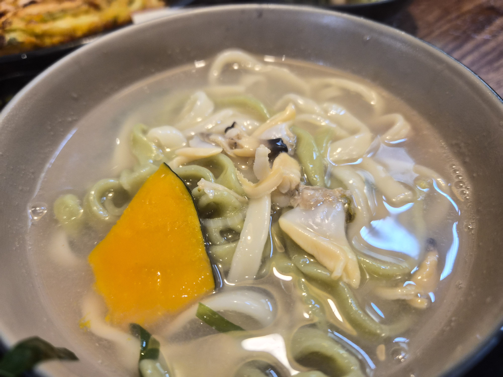 포도밭할머니칼국수 3