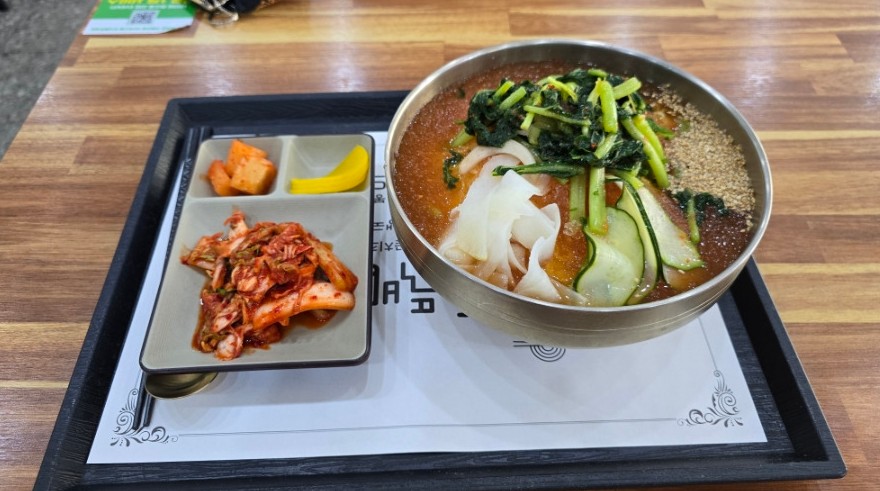 Mangyeonggangttukbanggilsonkalguksu 4