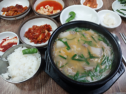 24sidwaejigukbap (24시돼지국밥) 2