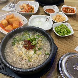 Yonginsundaejip (용인순대집) 2