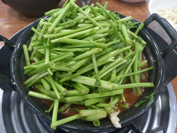 Deungchonsyabeukalguksu (등촌샤브칼국수) 1