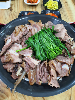 Gimmiokonggudeulmatjip (김미옥옹구들맛집) 1