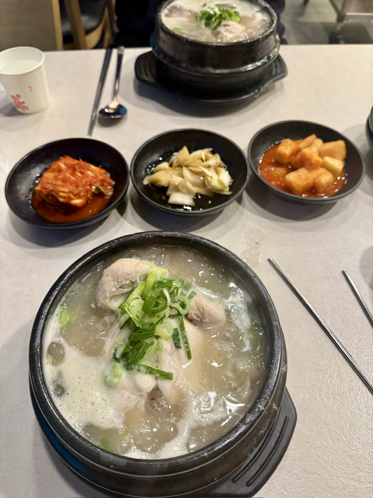 Sejongidosamgyetang (세종이도삼계탕) 3