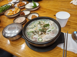 3.3국밥전문점 1