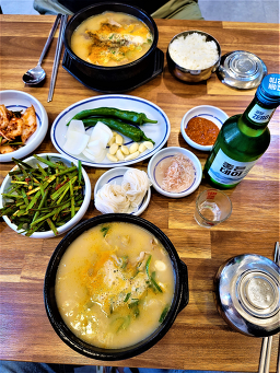 Mokchondwaejigukbap (목촌돼지국밥) 1