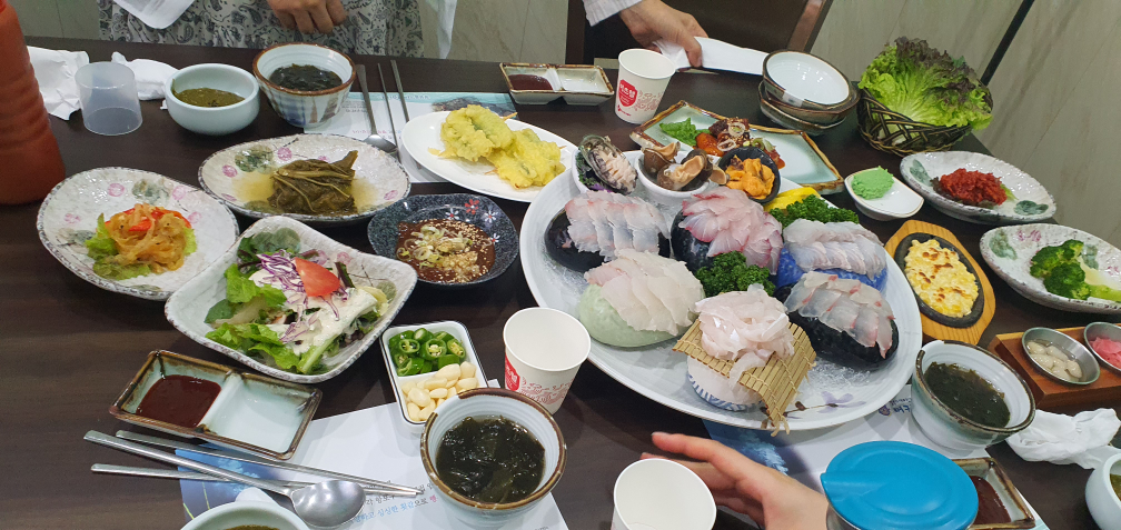 Gangmunmeogurihoetjip (강문머구리횟집) 1