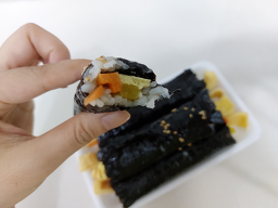 Haetsalmeomeunkkomagimbap (햇살머믄꼬마김밥) 3