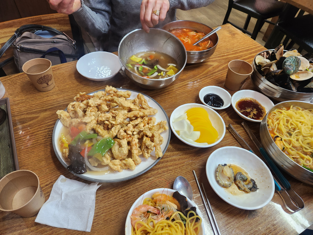 Manwonhaengbokgaekchan (만원행복객찬) 2