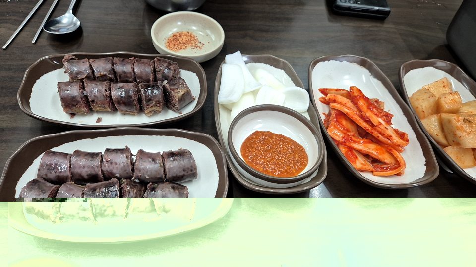 Chapssalsundaemandeuneunjip (찹쌀순대만드는집) 1