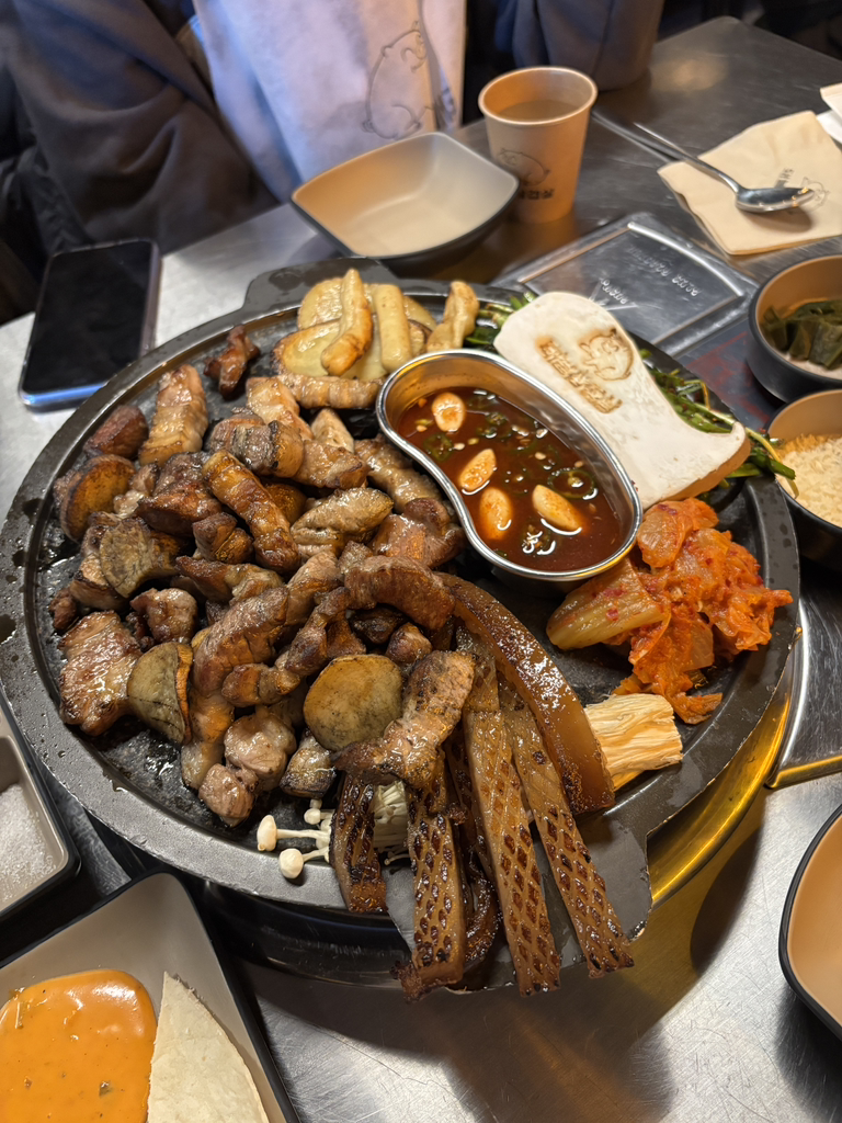 돼봉삼겹살 신논현점 사진 5