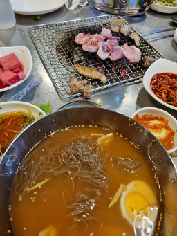 Wonjomaposogeumgui (원조마포소금구이) 1