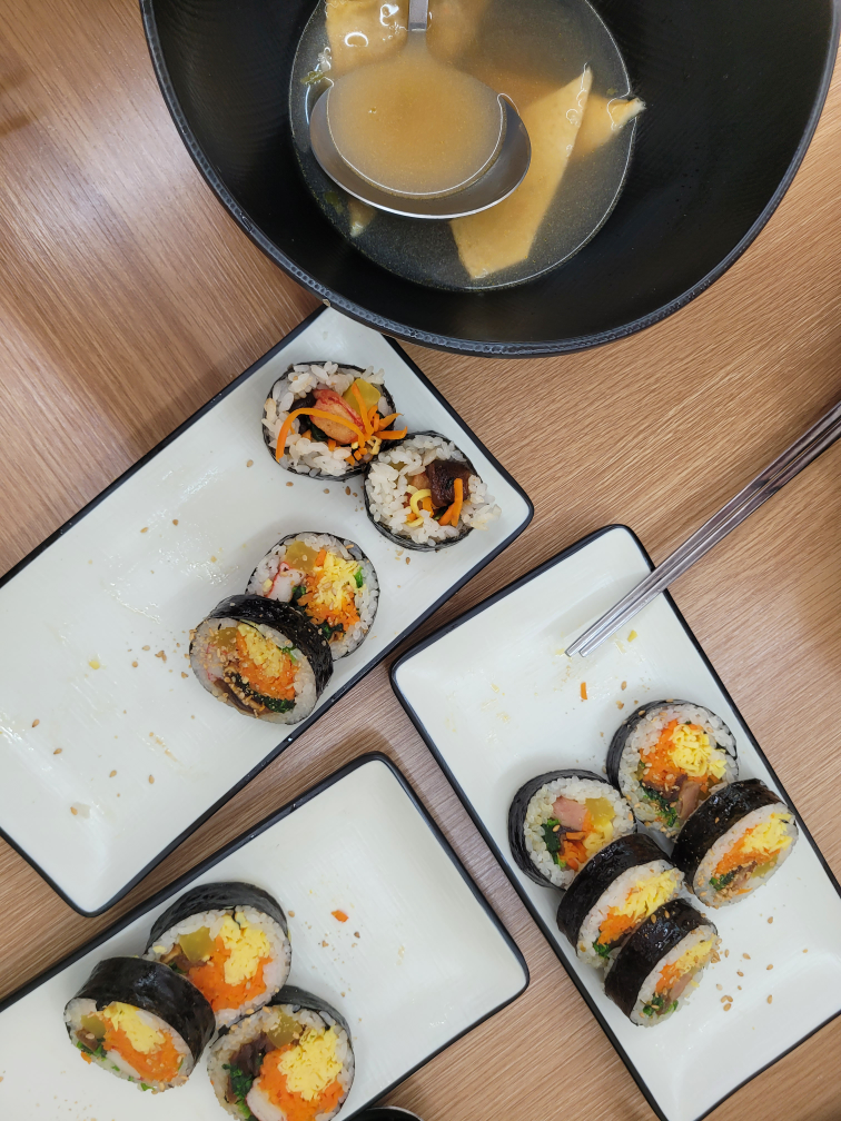 Jjaejeugimbap (째즈김밥) 3