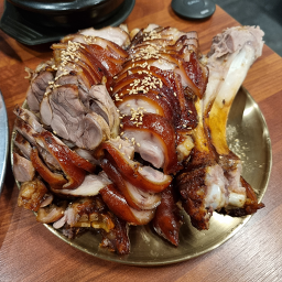 Geuraedojokbalbossam (그래도족발보쌈) 2