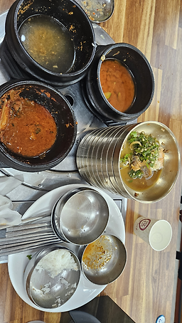 Wangureongssambap (왕우렁쌈밥) 1
