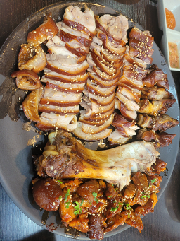 Hwangjewangjokbal (황제왕족발) 2