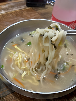 Giljjukikalguksu (길쭉이칼국수) 1