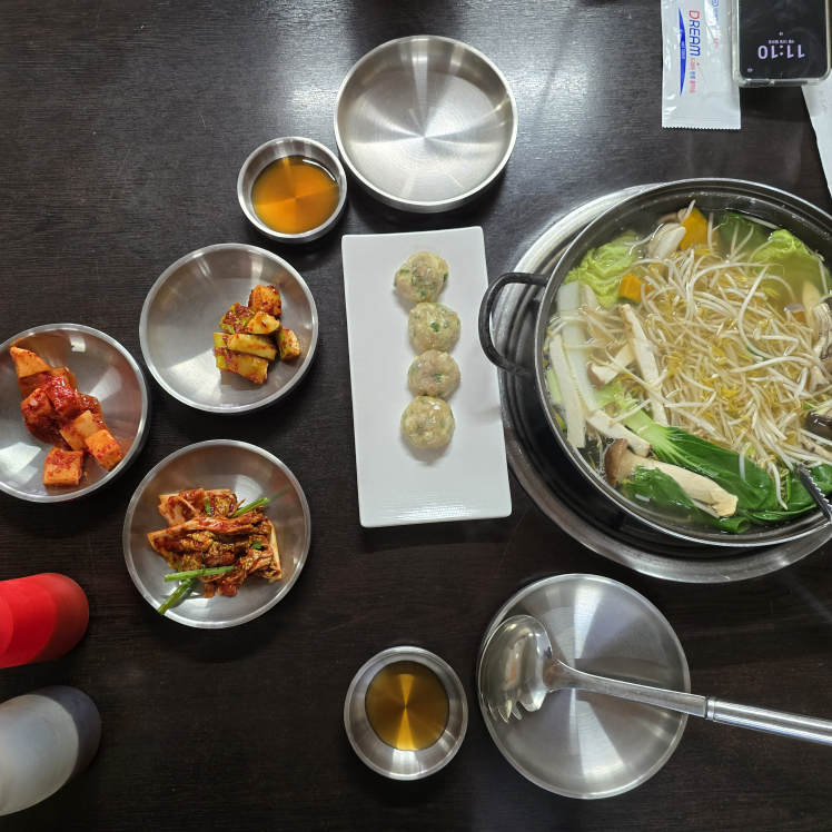 Hongbongjachijeugulrimmandu (홍봉자치즈굴림만두) 2