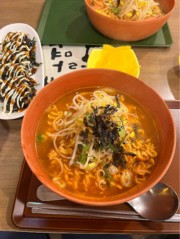 틈새라면 홍대창전점 사진 4