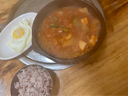 배할머니네김치찌개&파절이삼겹살 신사리점 사진 2