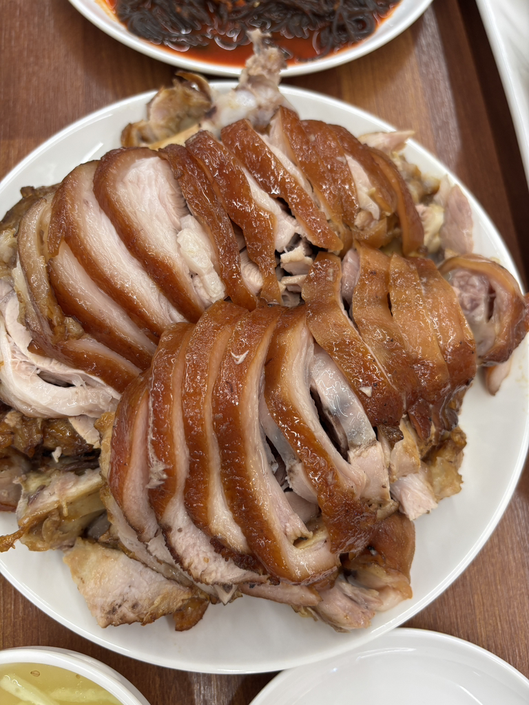 Jangsuwangjokbalbossam (장수왕족발보쌈) 1