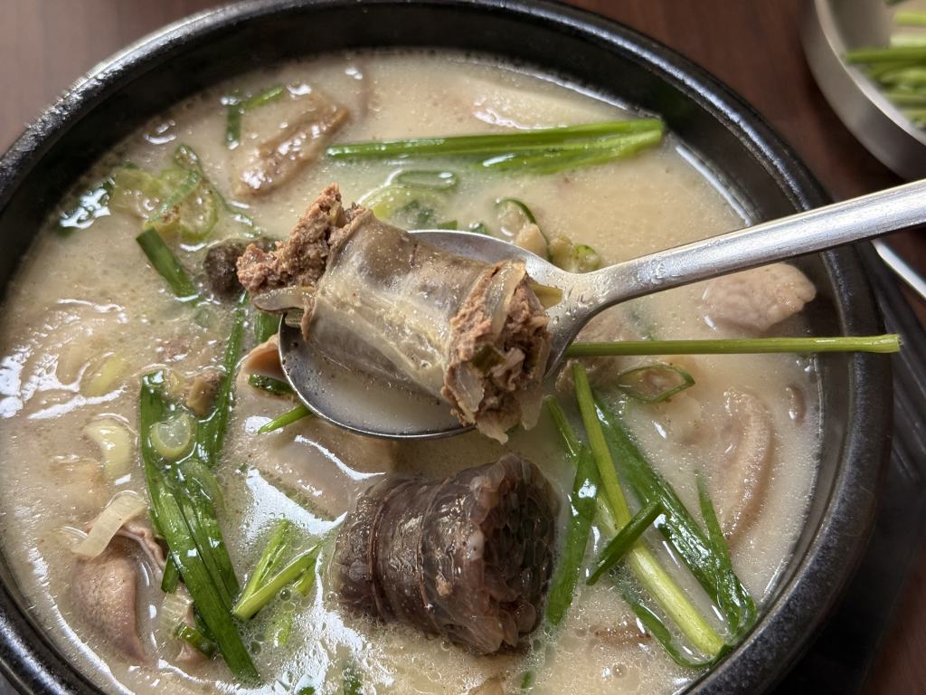 Ireumnan sundaeui sin (이름난 순대의 신) 2