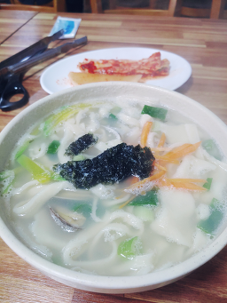 Ilwolbajirakkalguksu (일월바지락칼국수) 2
