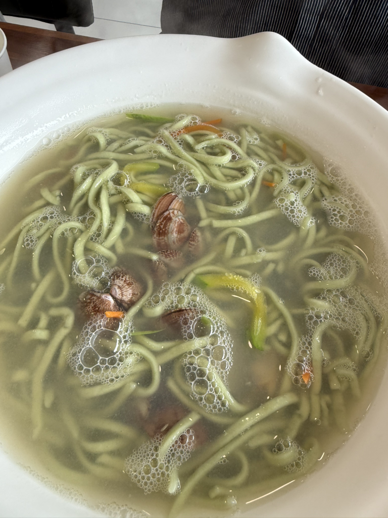 Geumganghaguduk haemulkalguksu (금강하구둑 해물칼국수) 2