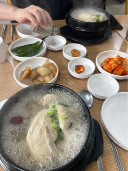 Jeongtonghanbangsamgyetang (정통한방삼계탕) 2