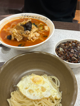 Waryongseongyennalsonjjajang (와룡성옛날손짜장) 1