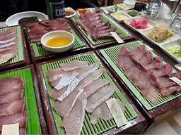 Toegeungilhoedomaesusan (퇴근길회도매수산) 1