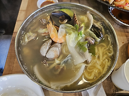Taekinejogaejeongol (택이네조개전골) 1