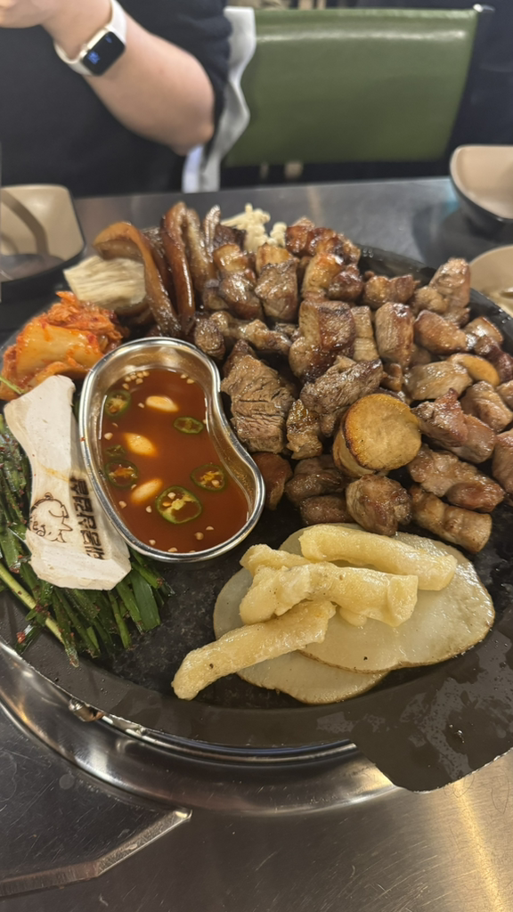 돼봉삼겹살 신논현점 사진 3